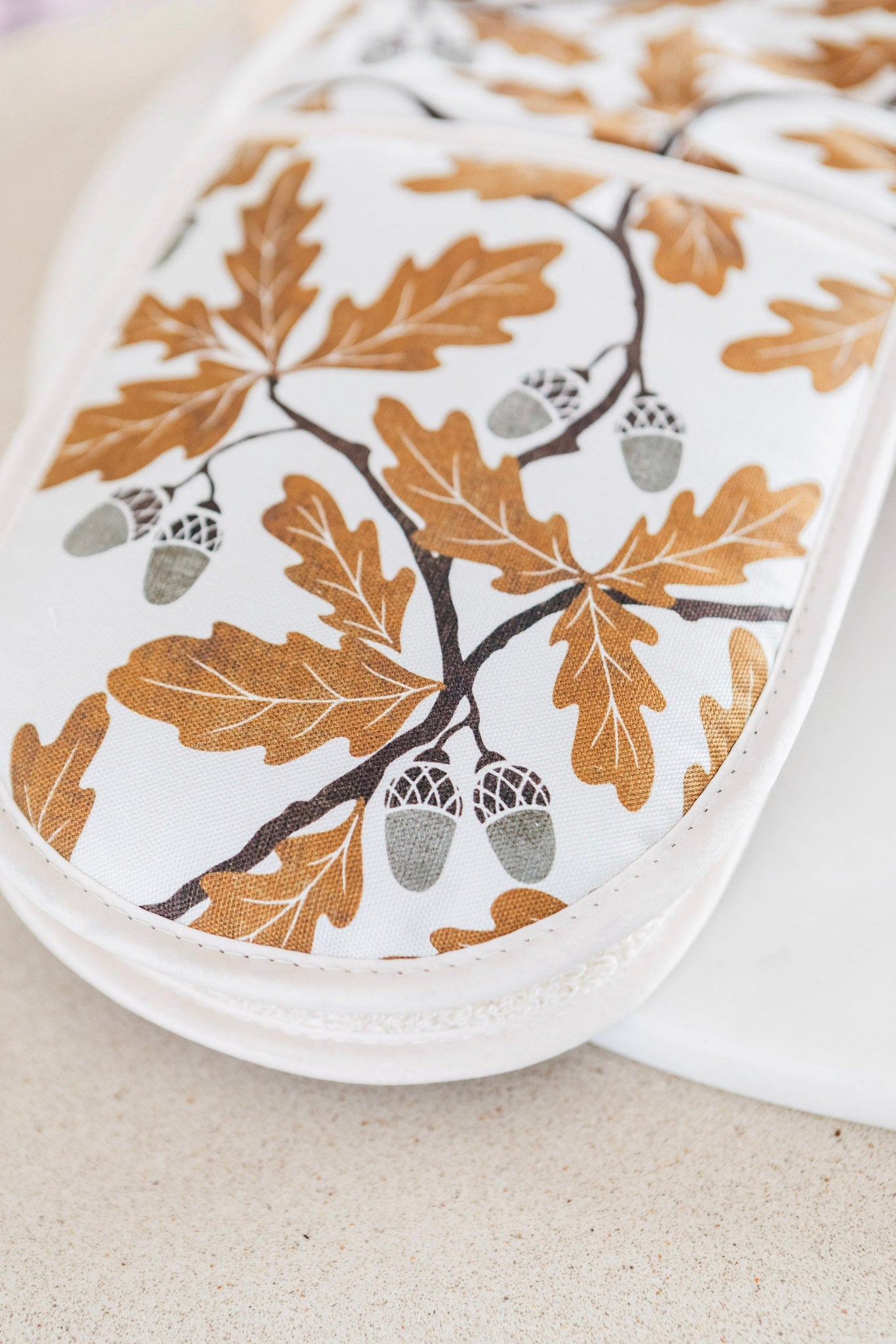 Golden Oak Oven Glove