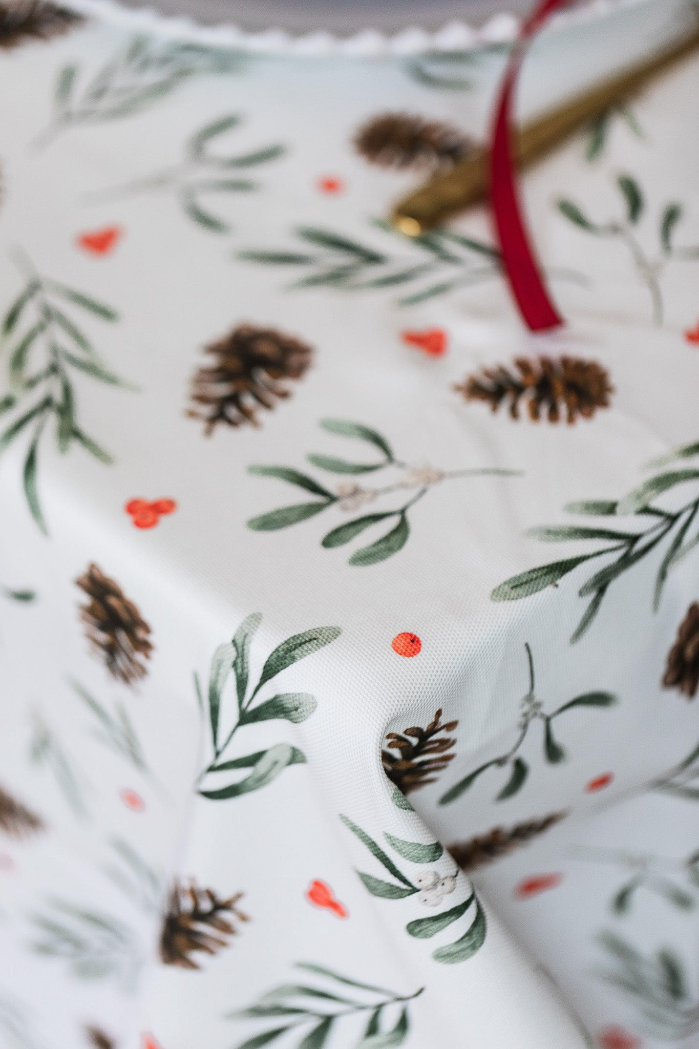 Red Mistletoe Tablecloth