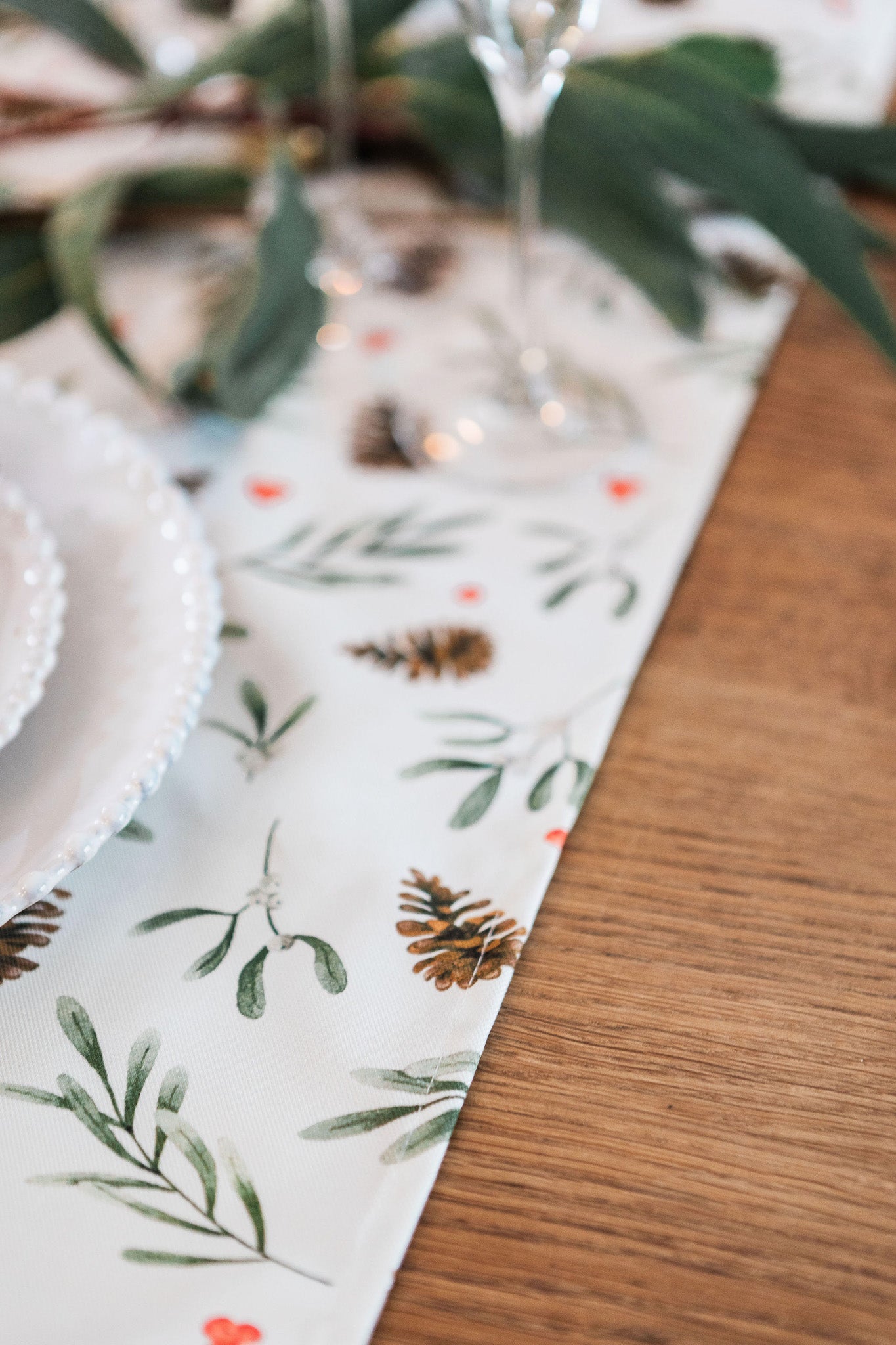 Red Mistletoe Table Runner