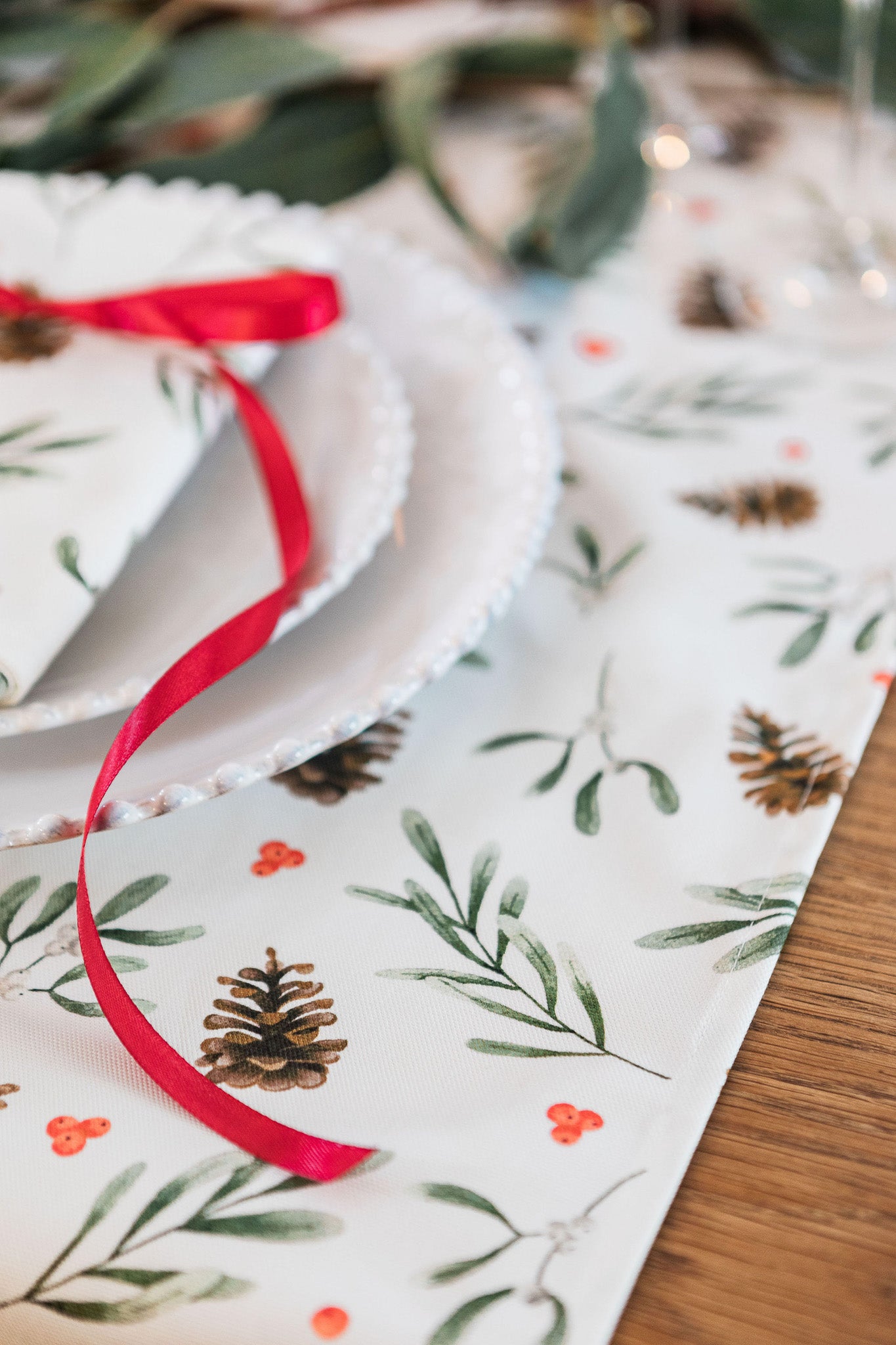 Red Mistletoe Table Runner