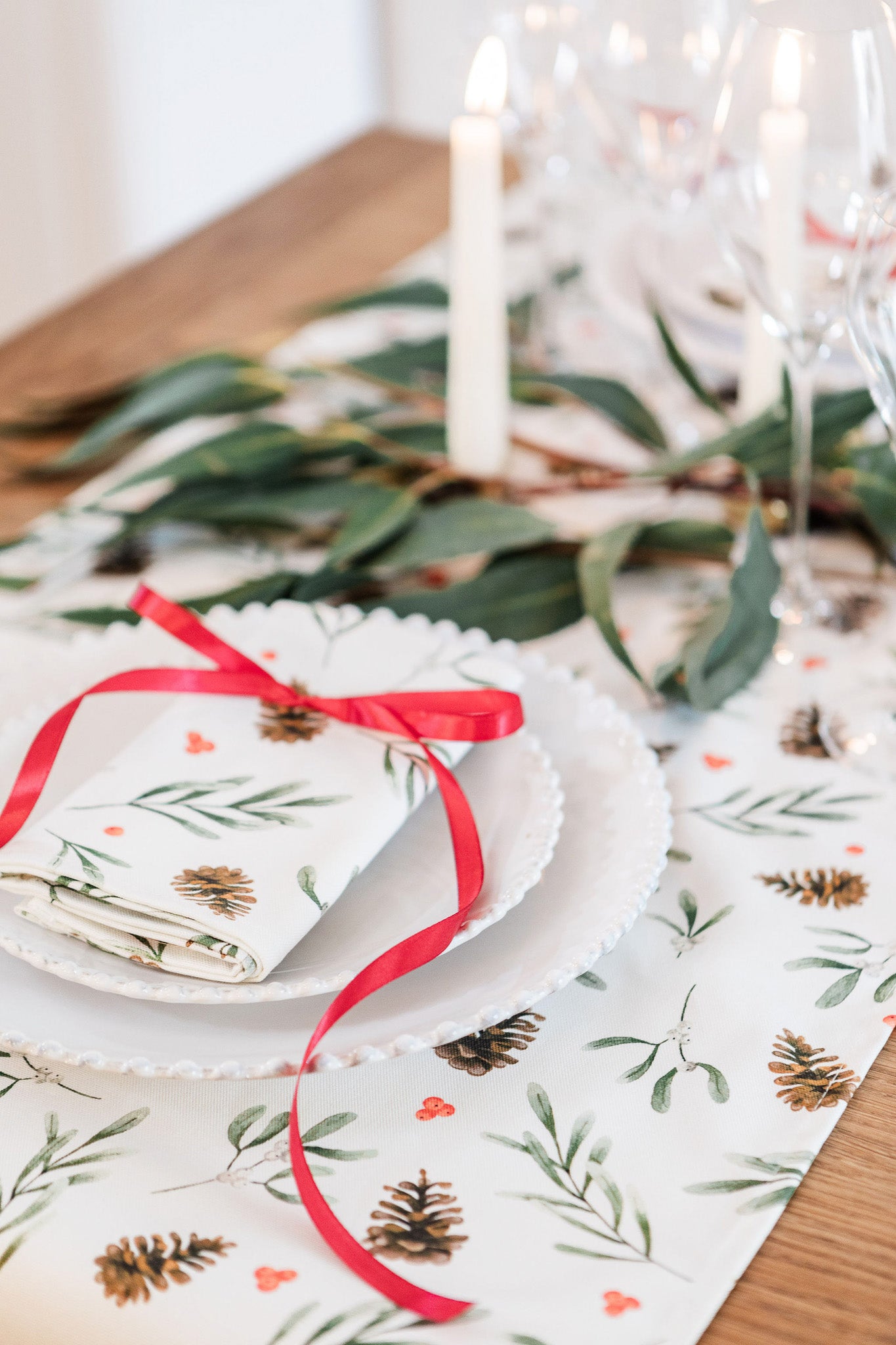 Red Mistletoe Table Runner