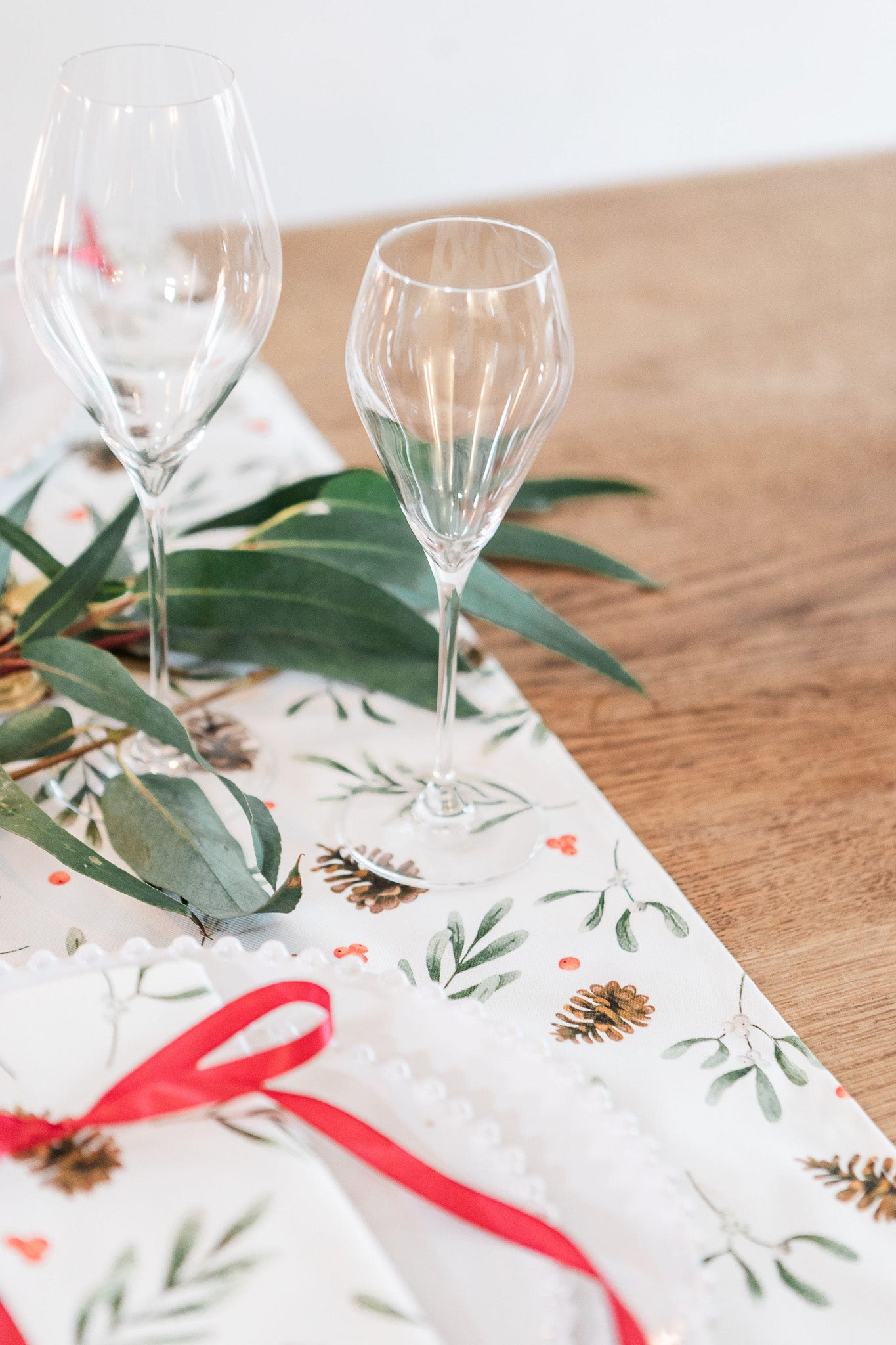 Red Mistletoe Table Runner