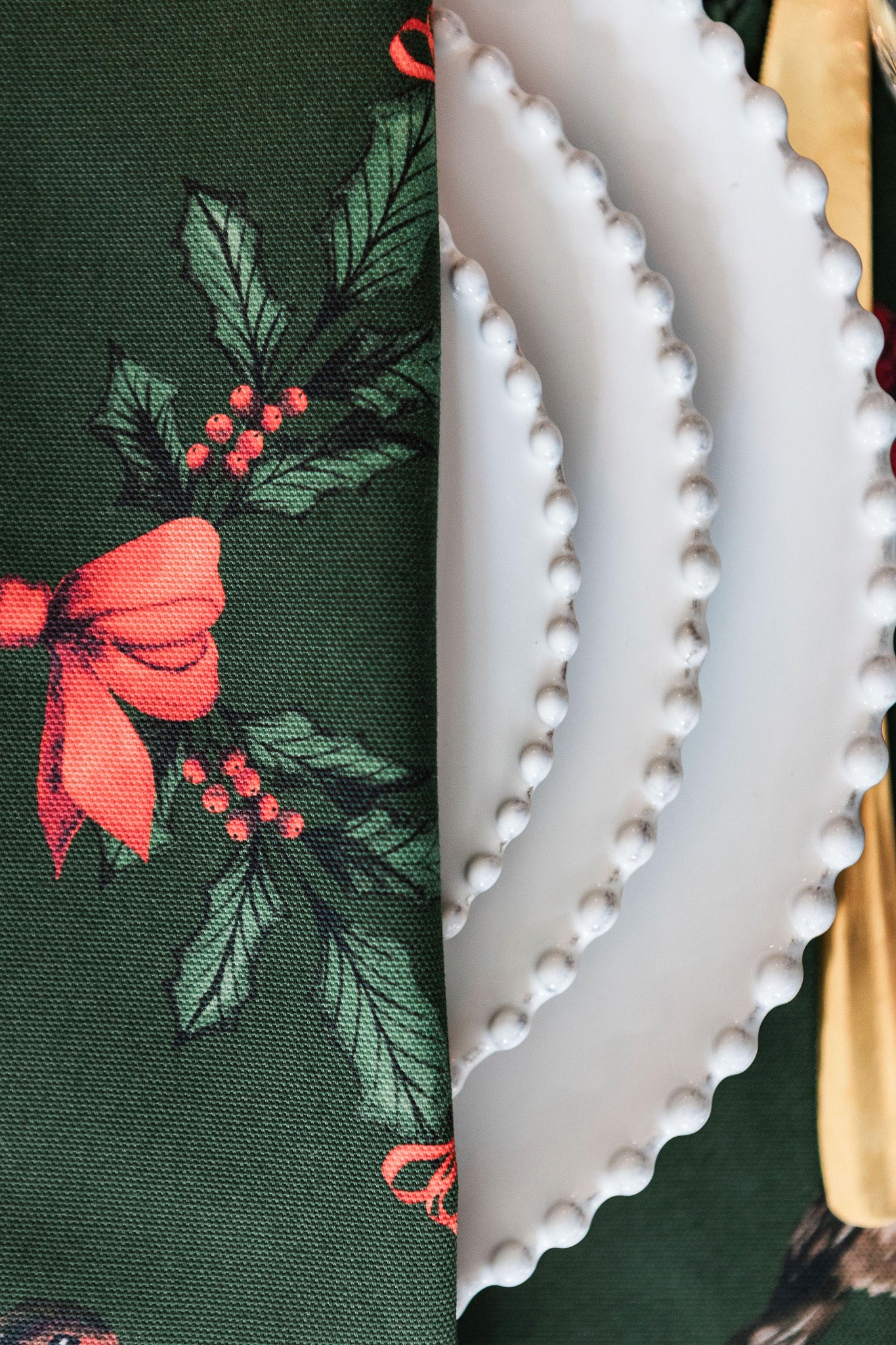 Green Garlands Table Runner