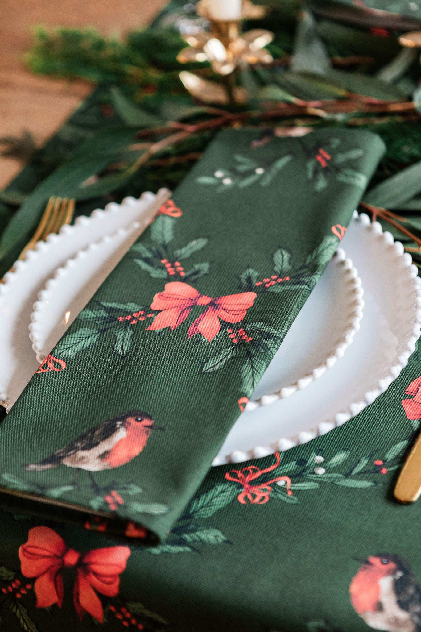 Green Garlands Table Runner
