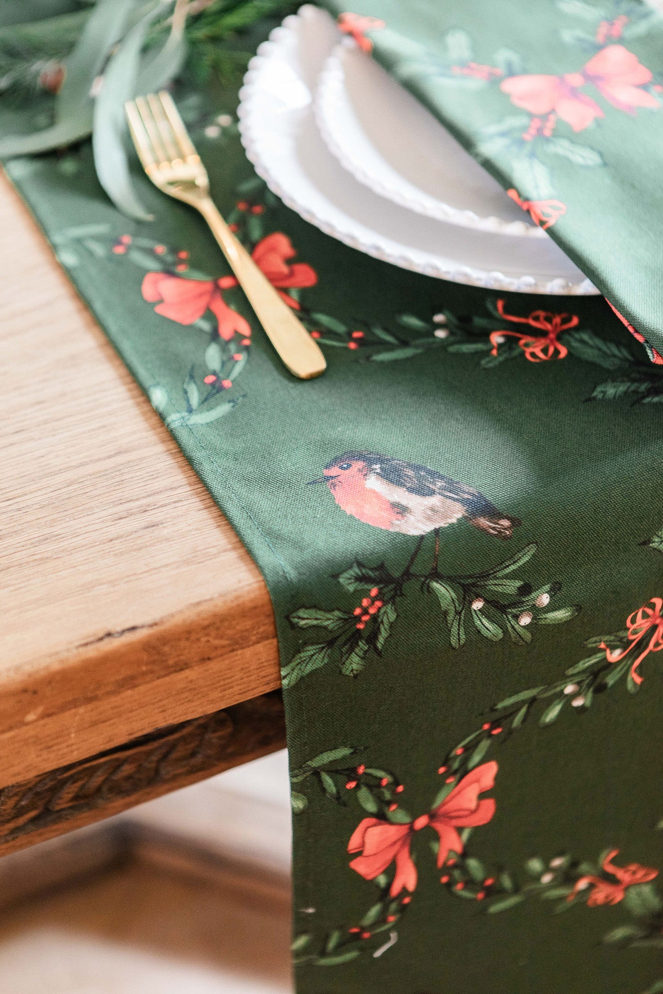 Green Garlands Table Runner