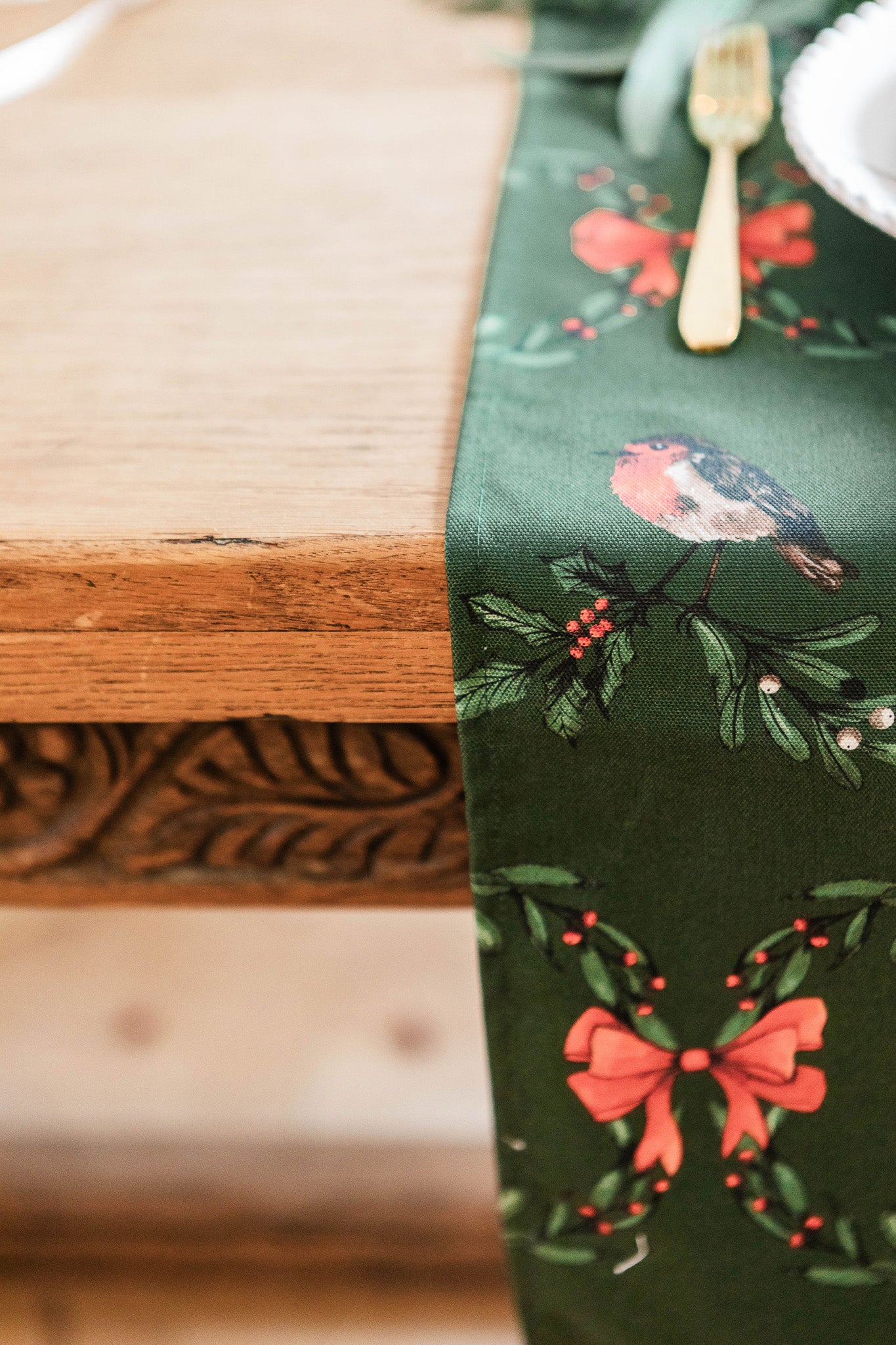 Green Garlands Table Runner