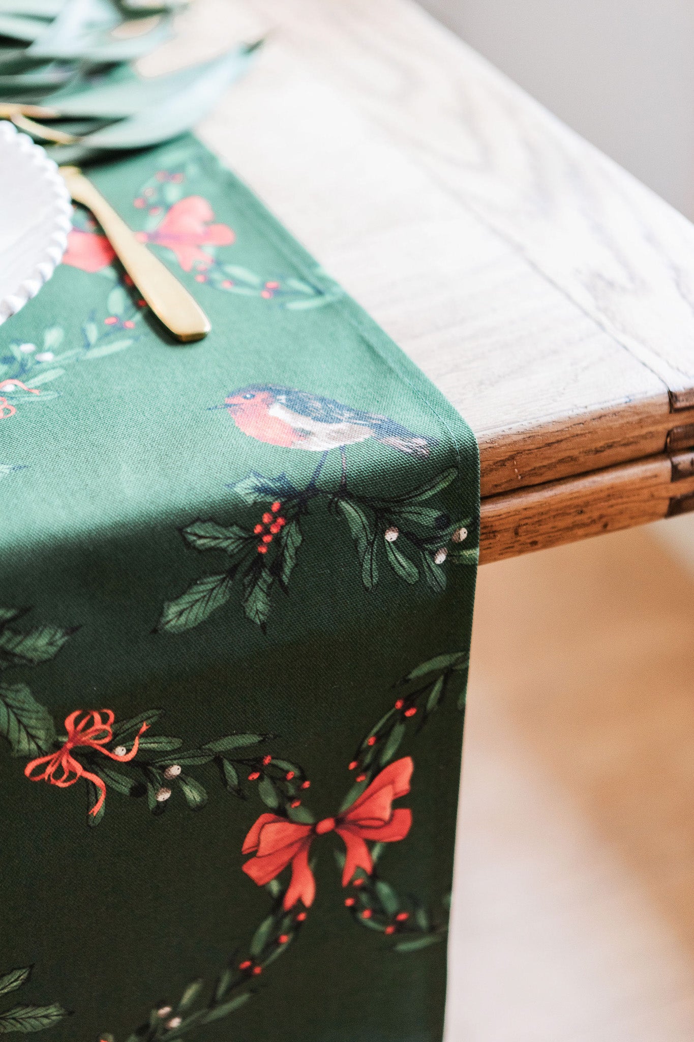 Green Garlands Table Runner