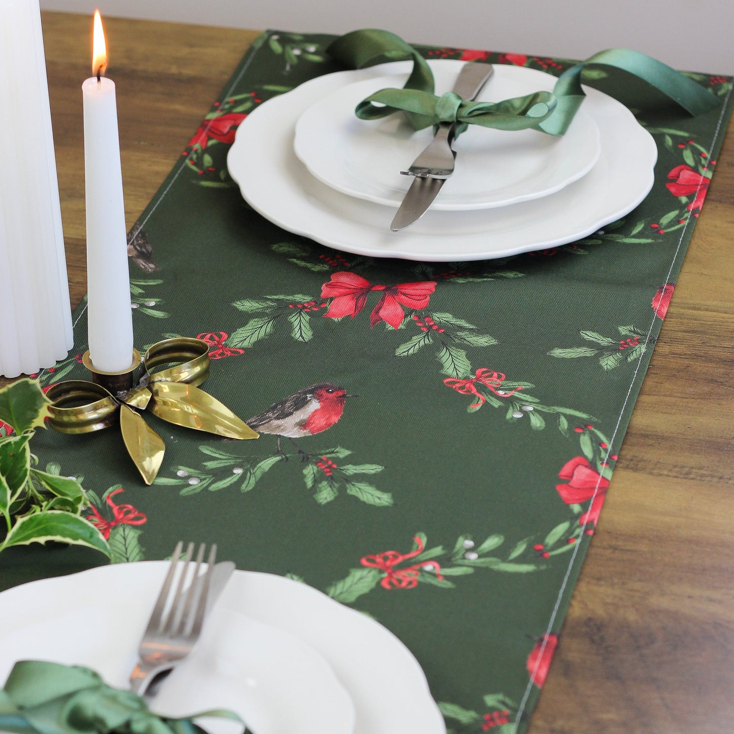 Green Garlands Table Runner