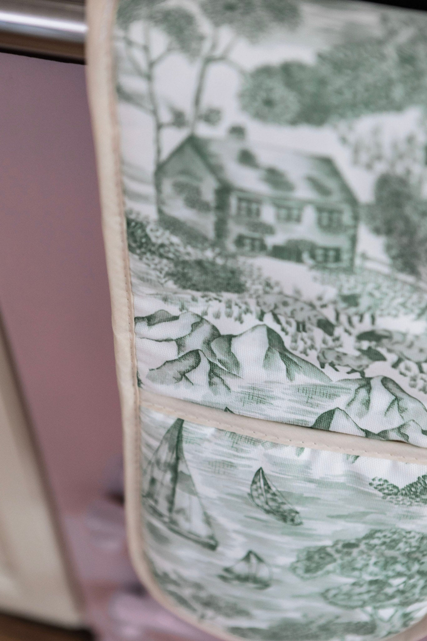 Lake District Toile Oven Glove