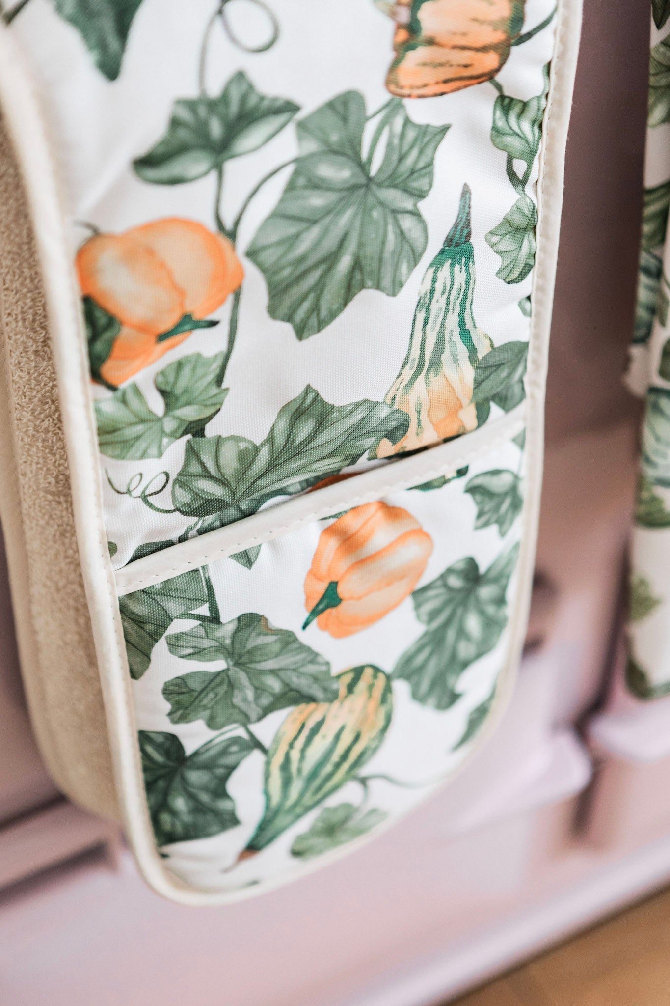 Fallen Gourds Oven Glove