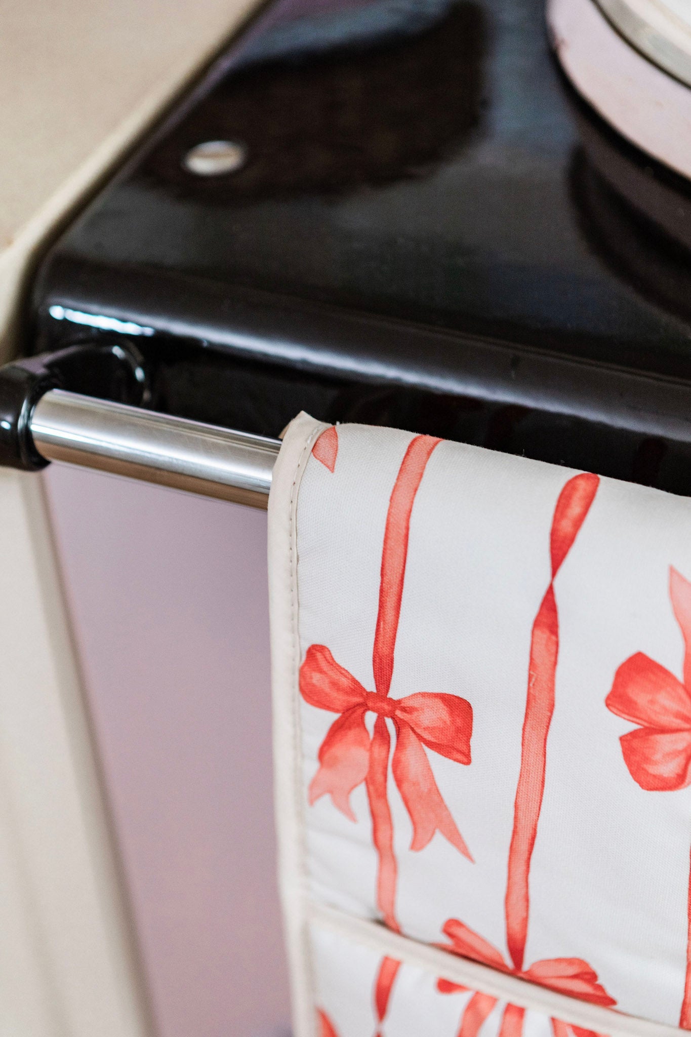 Red Ribbons Oven Glove