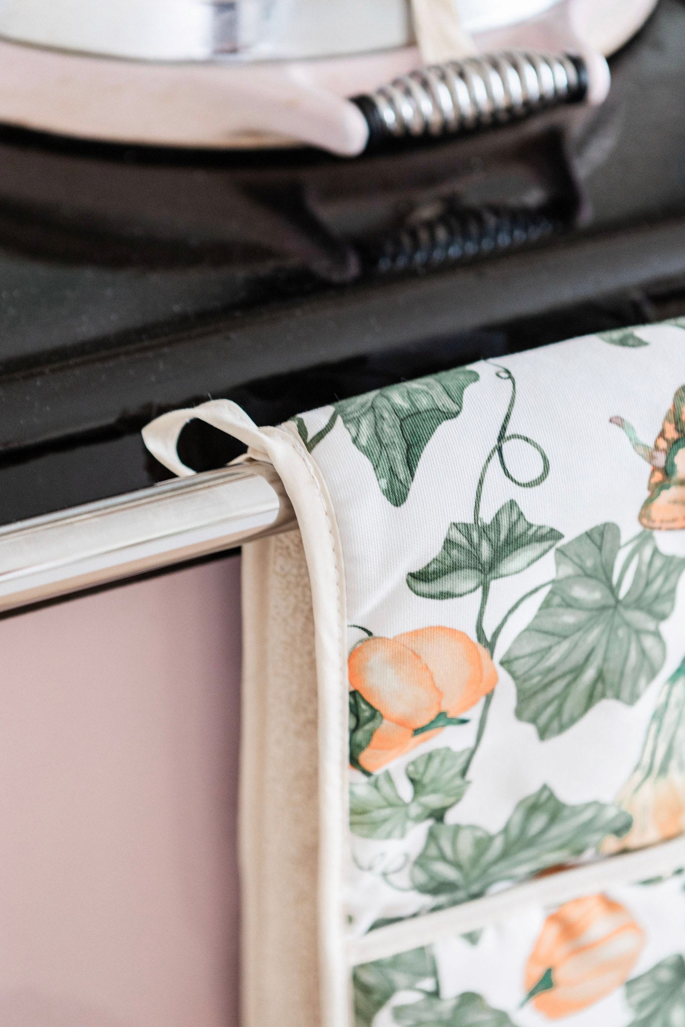 Fallen Gourds Oven Glove