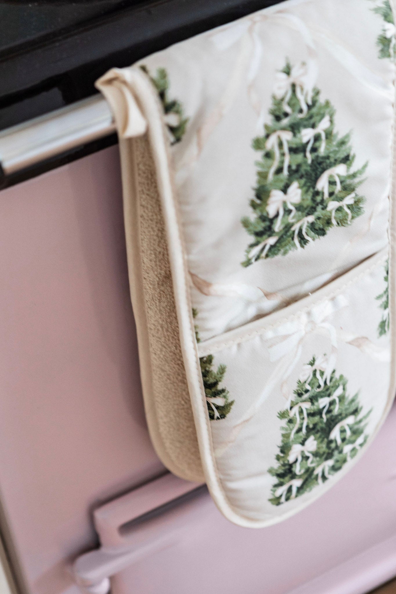 Forest of Cream Oven Glove - Despatching November