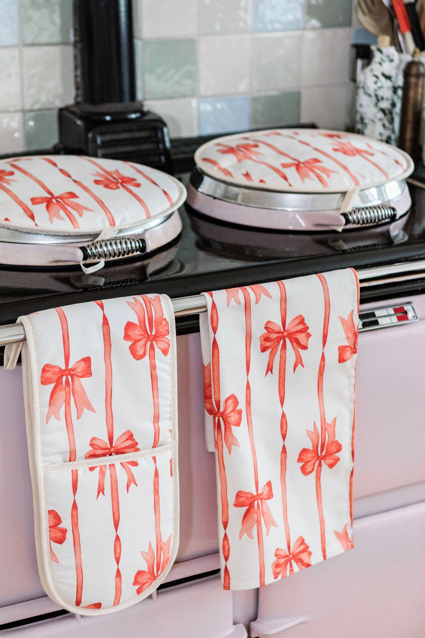 Red Ribbons Oven Glove