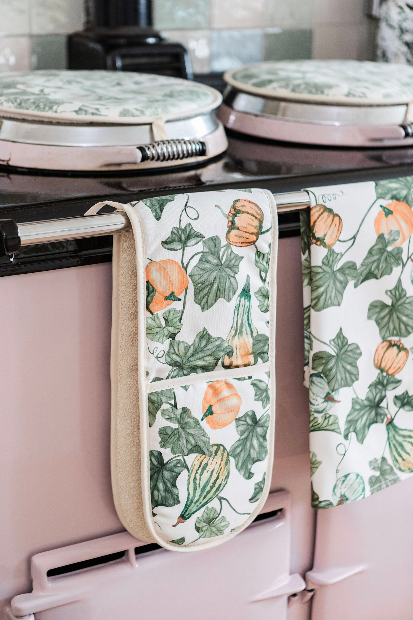 Fallen Gourds Oven Glove