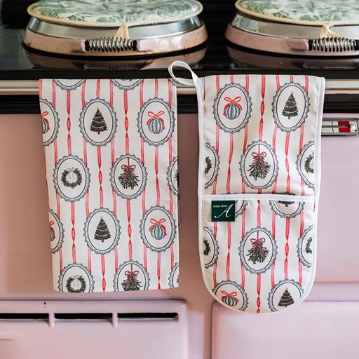 Stripe the Halls Oven Glove