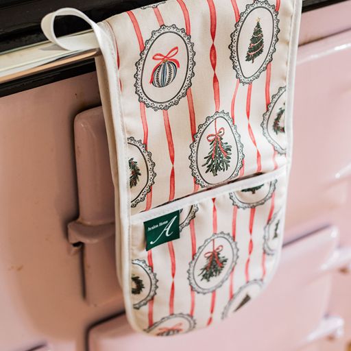 Stripe the Halls Oven Glove