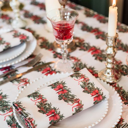 Sweeping Garlands Napkin (Pair)