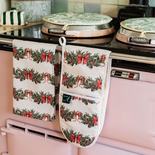 Sweeping Garlands Oven Glove- Shipping September