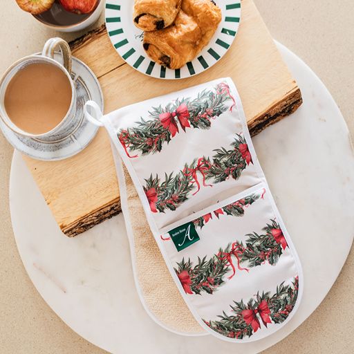Sweeping Garlands Oven Glove- Shipping September