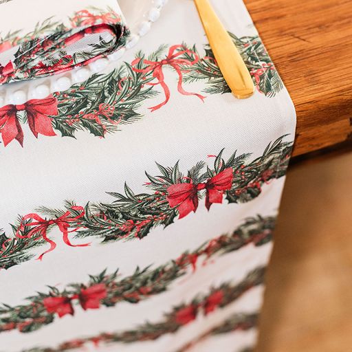 Sweeping Garlands Table Runner
