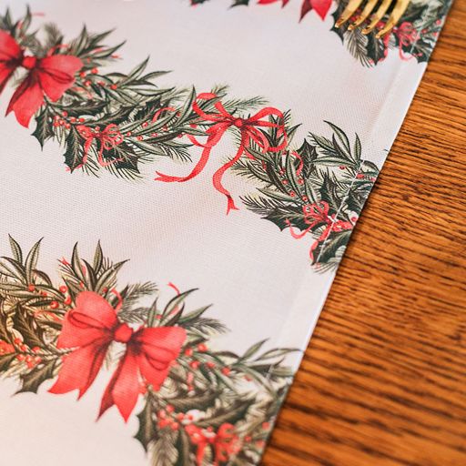 Sweeping Garlands Table Runner