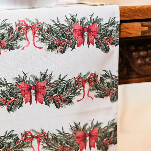 Sweeping Garlands Table Runner