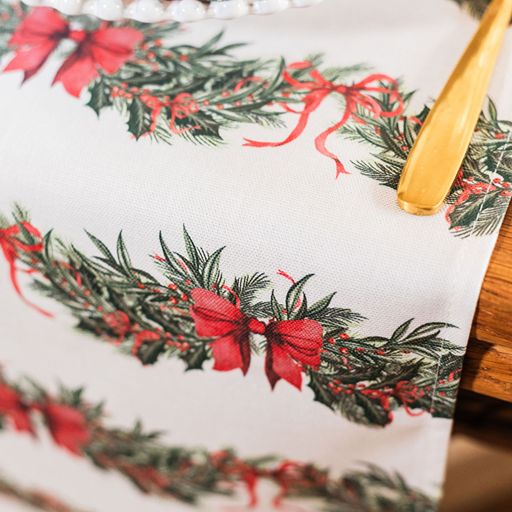 Sweeping Garlands Table Runner