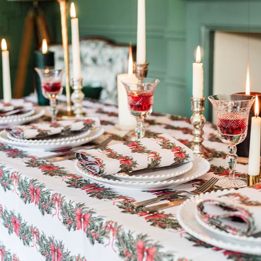 Sweeping Garlands Tablecloth