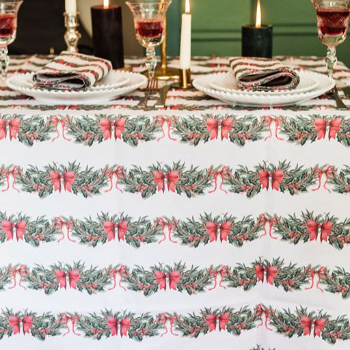 Sweeping Garlands Tablecloth