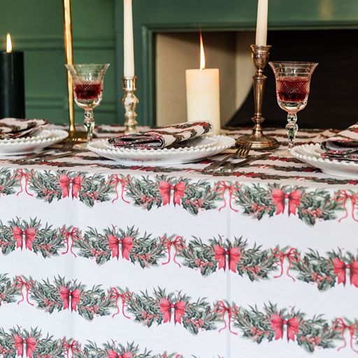 Sweeping Garlands Tablecloth