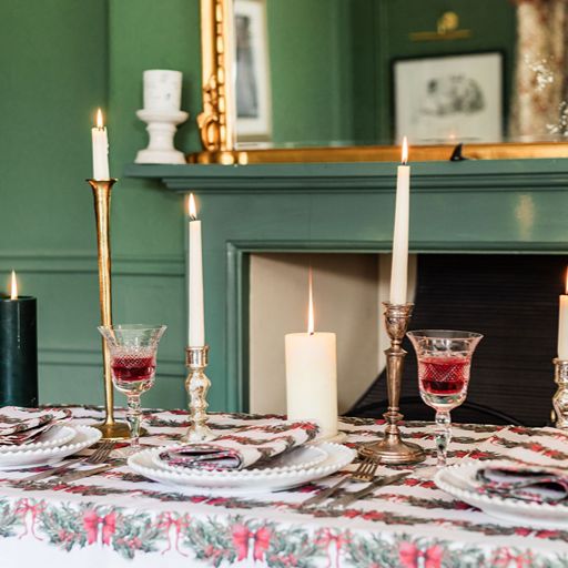 Sweeping Garlands Tablecloth