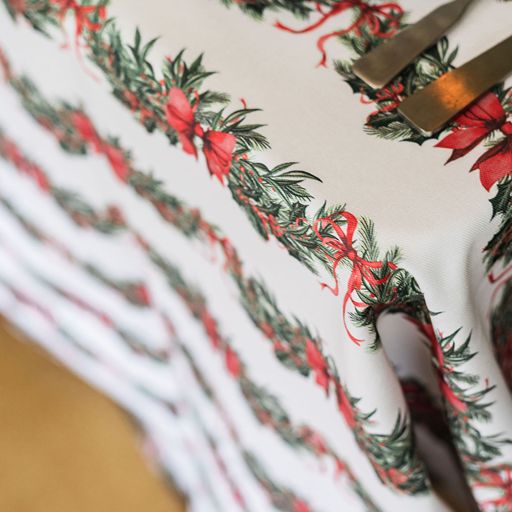 Sweeping Garlands Tablecloth