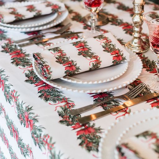 Sweeping Garlands Tablecloth