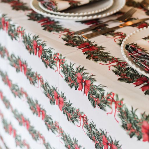 Sweeping Garlands Tablecloth