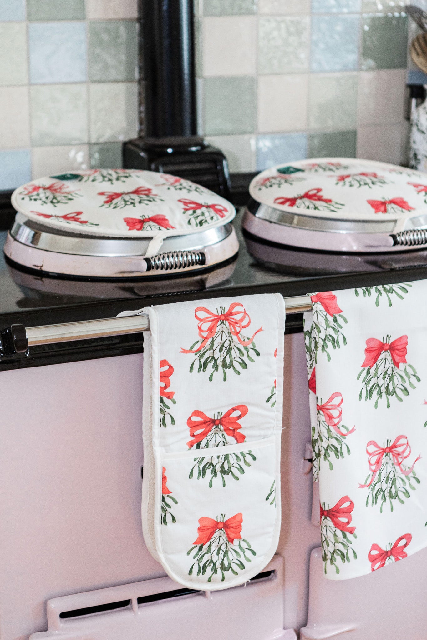 Cream Bows Oven Glove - despatching November