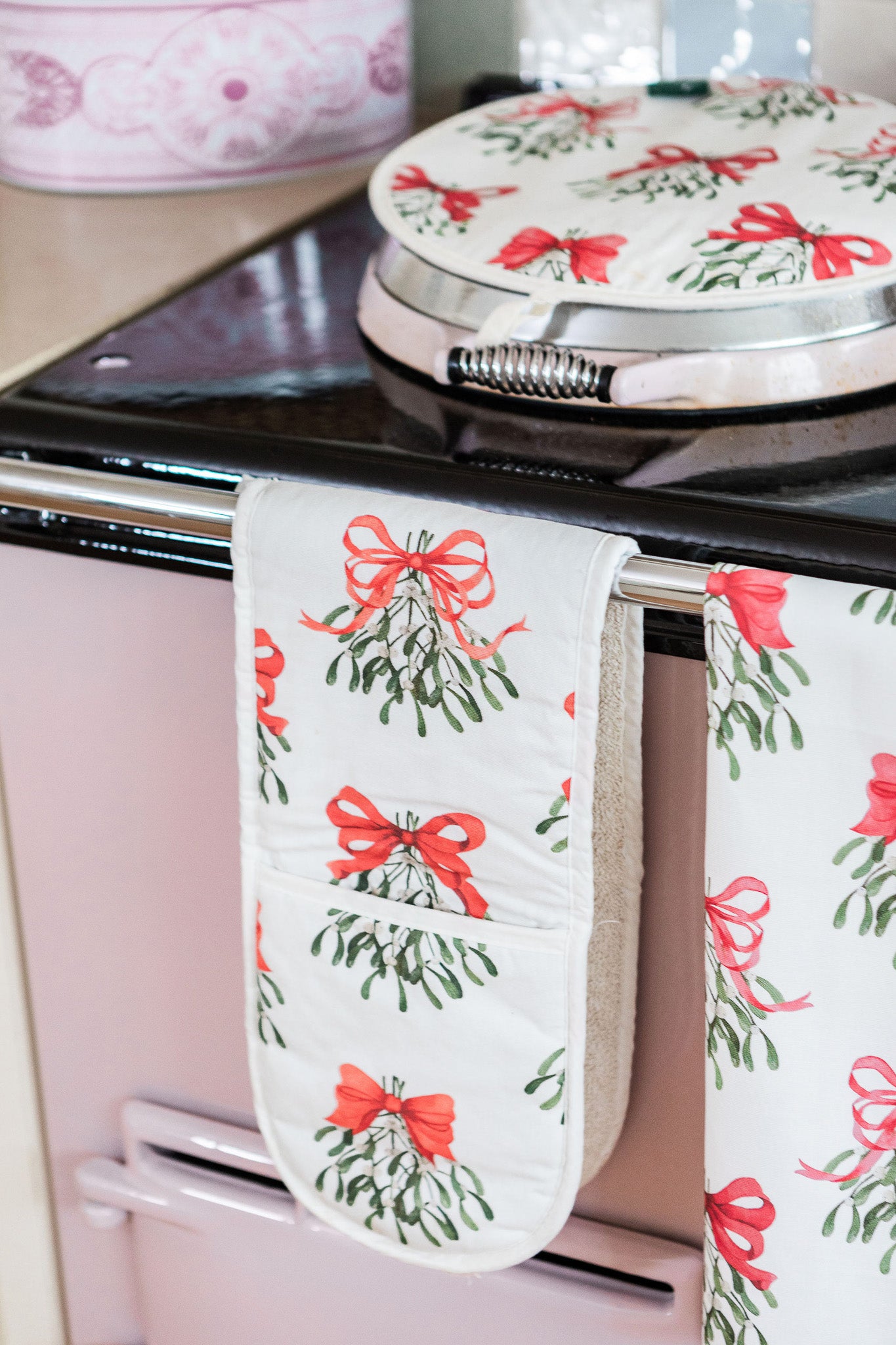 Cream Bows Oven Glove - despatching November