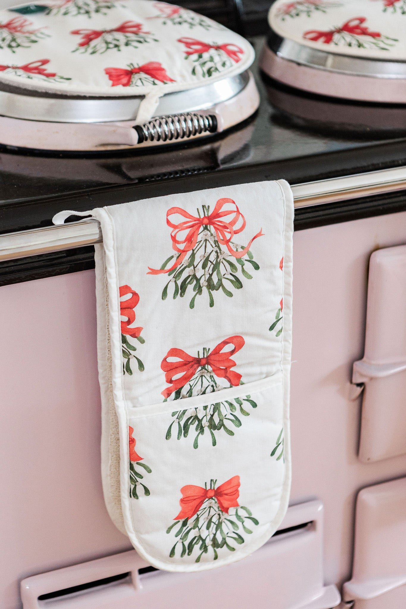 Cream Bows Oven Glove - despatching November