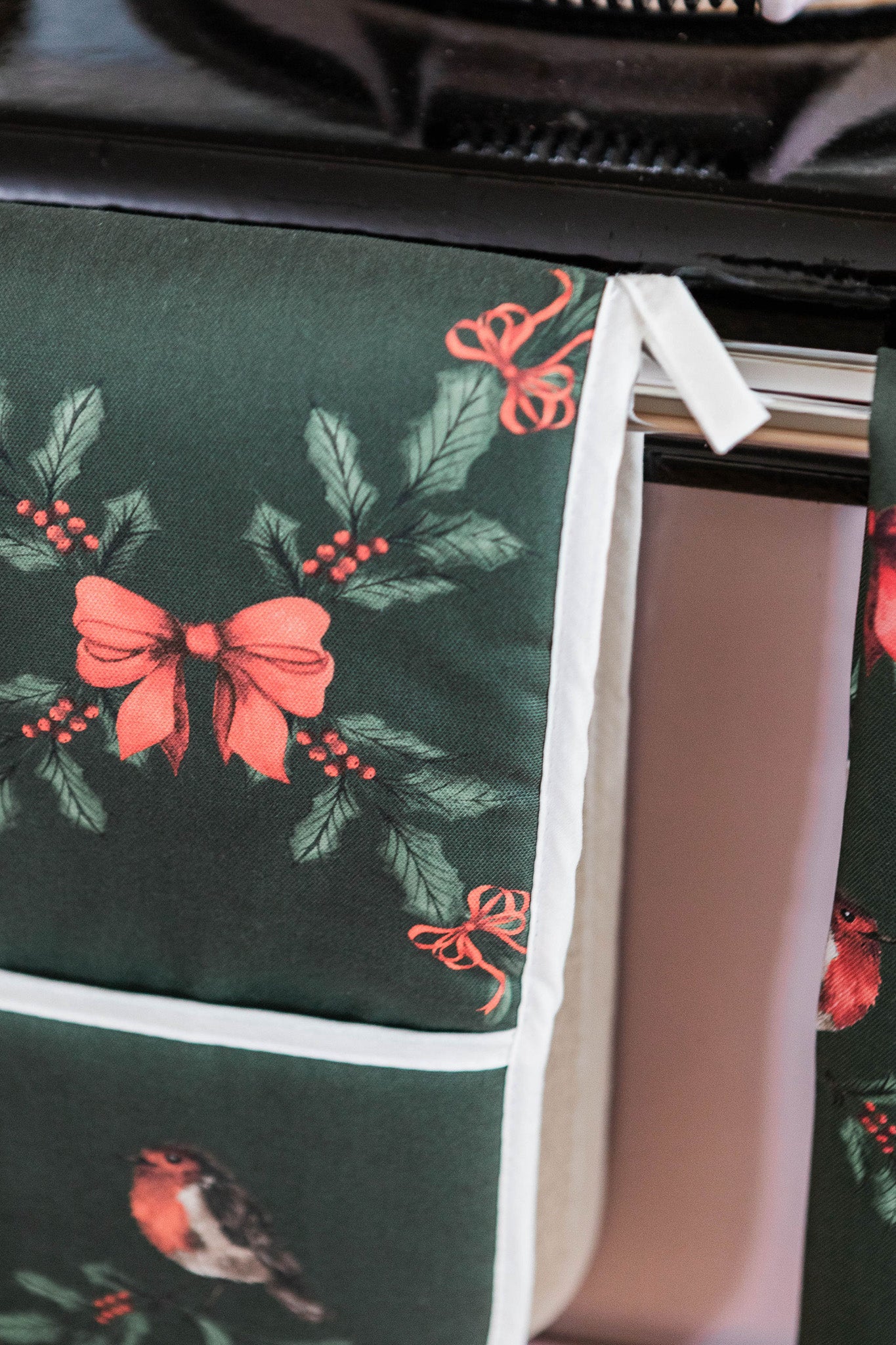 Green Garlands Oven Glove