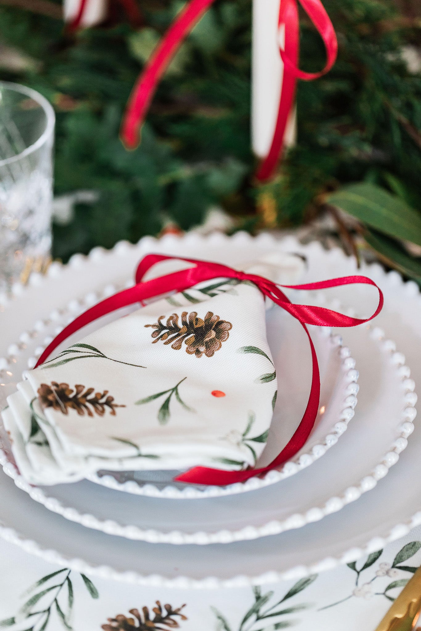Red Mistletoe Napkins (Pair)