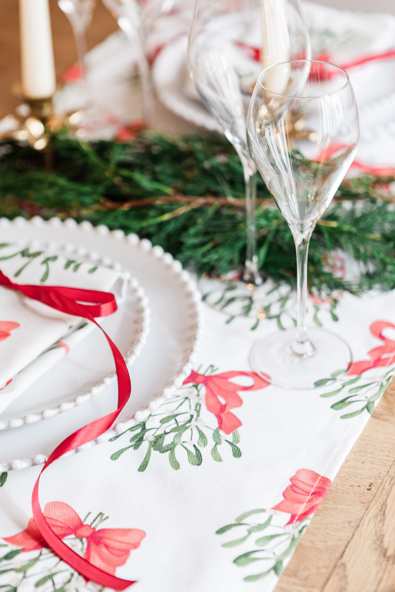 Cream Bows Table Runner
