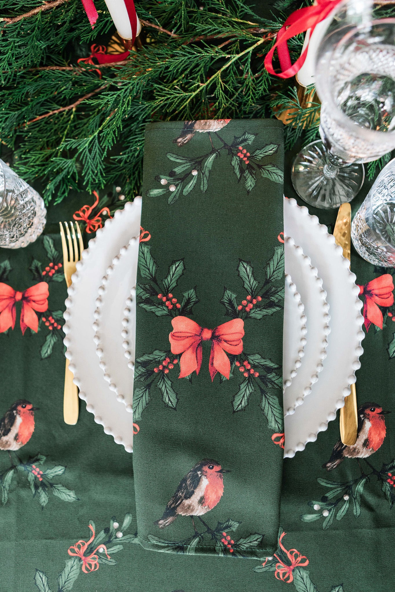 Green Garlands Tablecloth