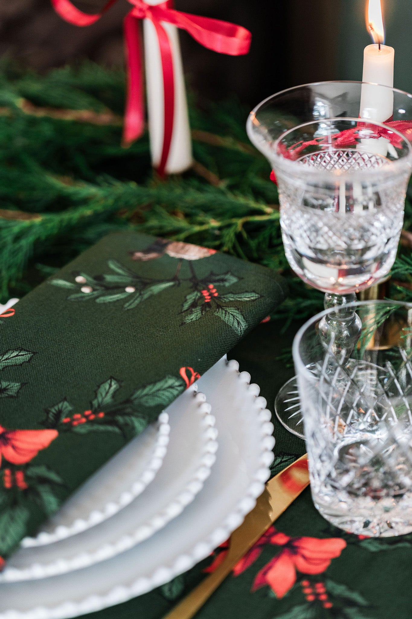 Green Garlands Tablecloth