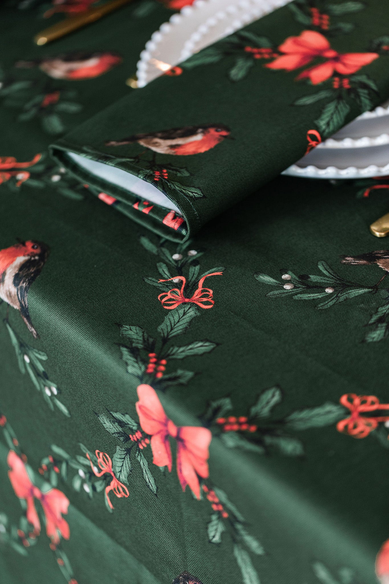 Green Garlands Tablecloth