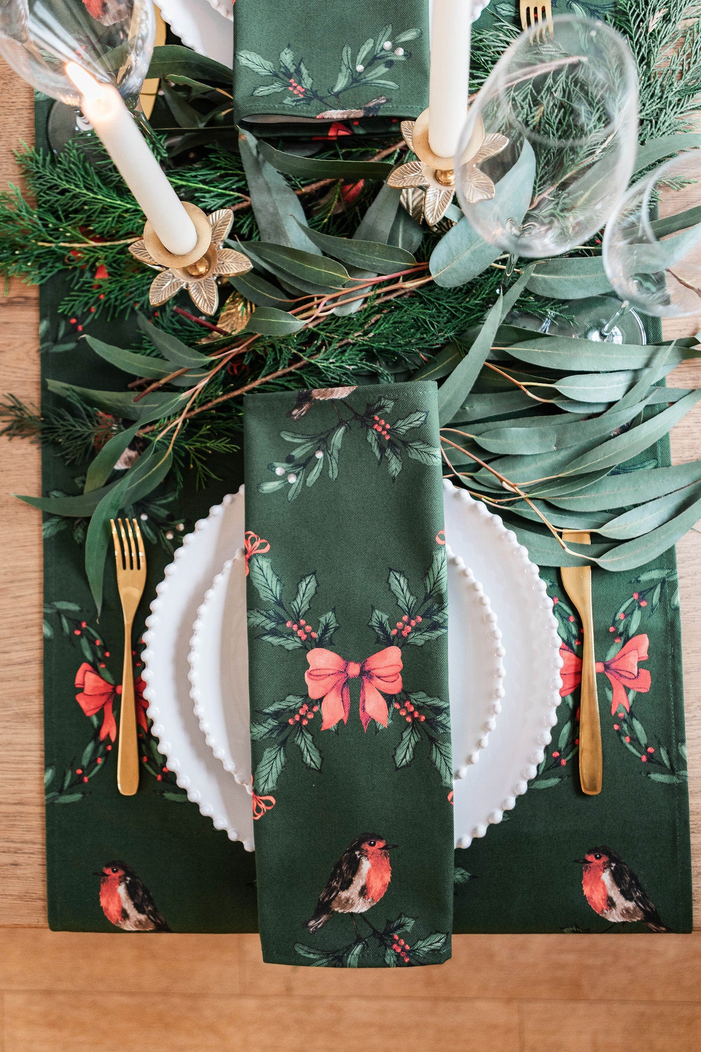 Green Garlands Table Runner
