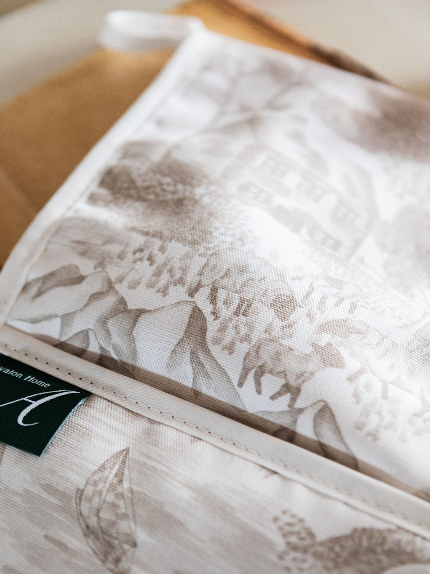 Soft Toile Oven Glove