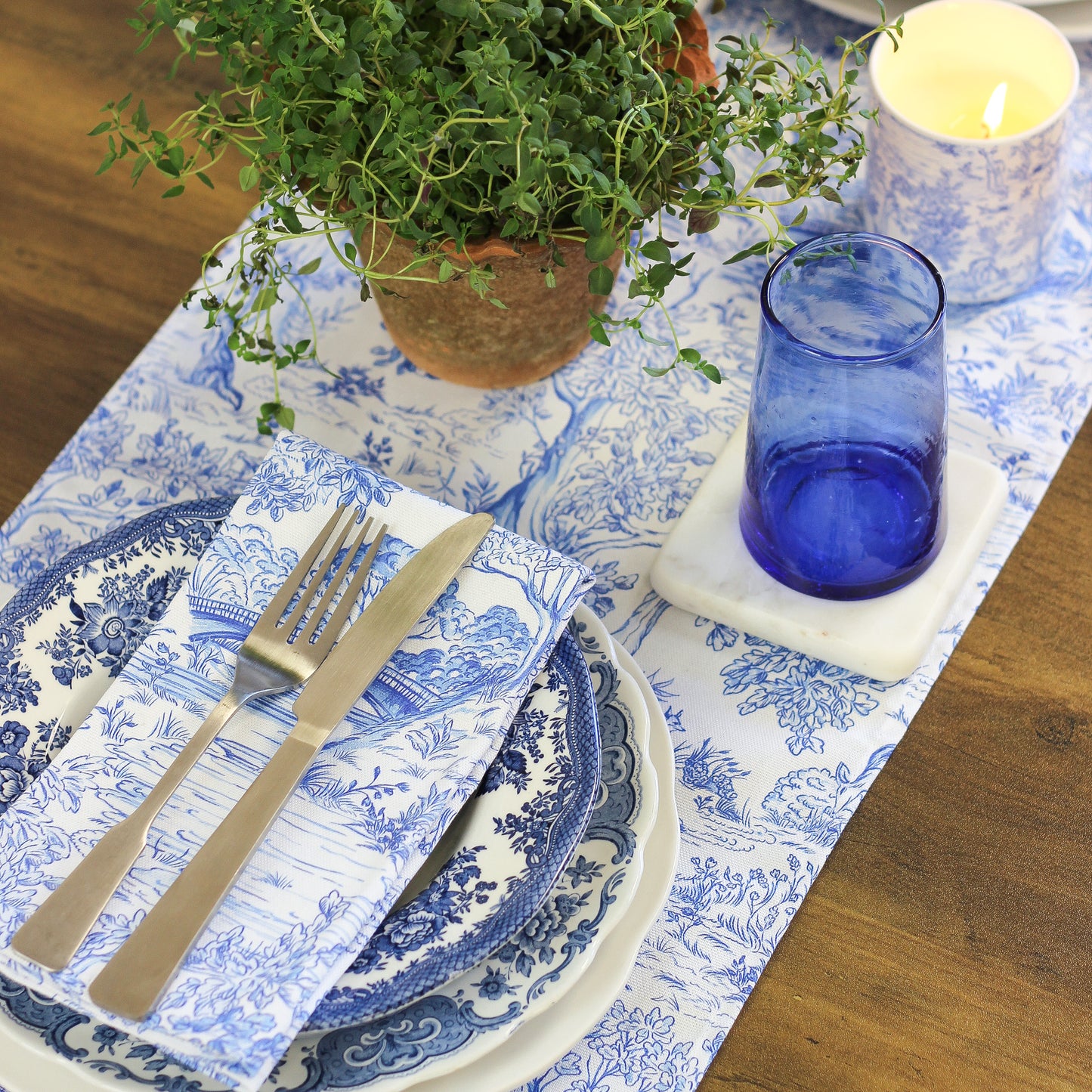 Toile de Jouy - Table Runner